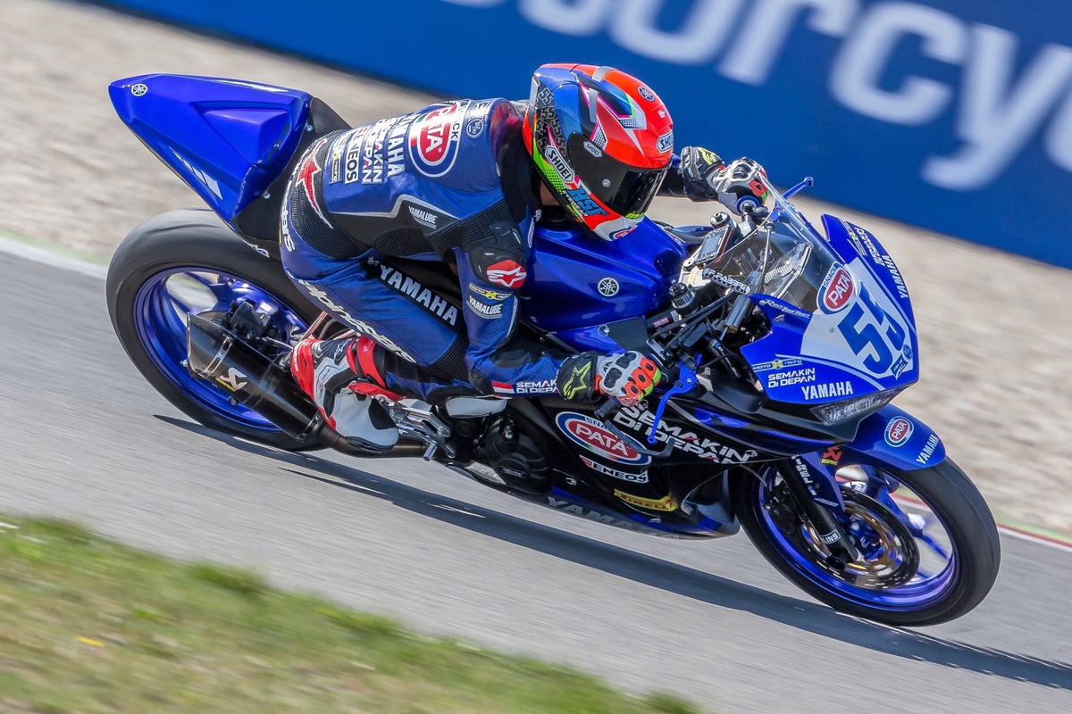 Sole e pioggia nel sabato di Imola