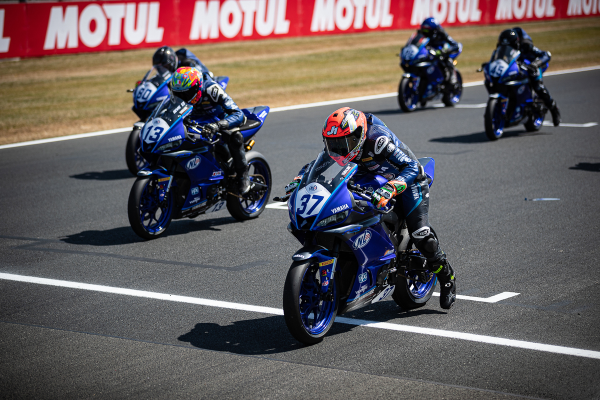 a-most-importante-penultimo-round-della-yamaha-r3-blu-cru-european-cup-2022