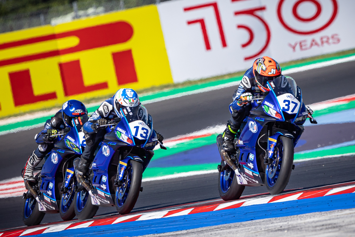 quarto-round-della-yamaha-r3-blu-cru-european-cup-2022-a-donington-park