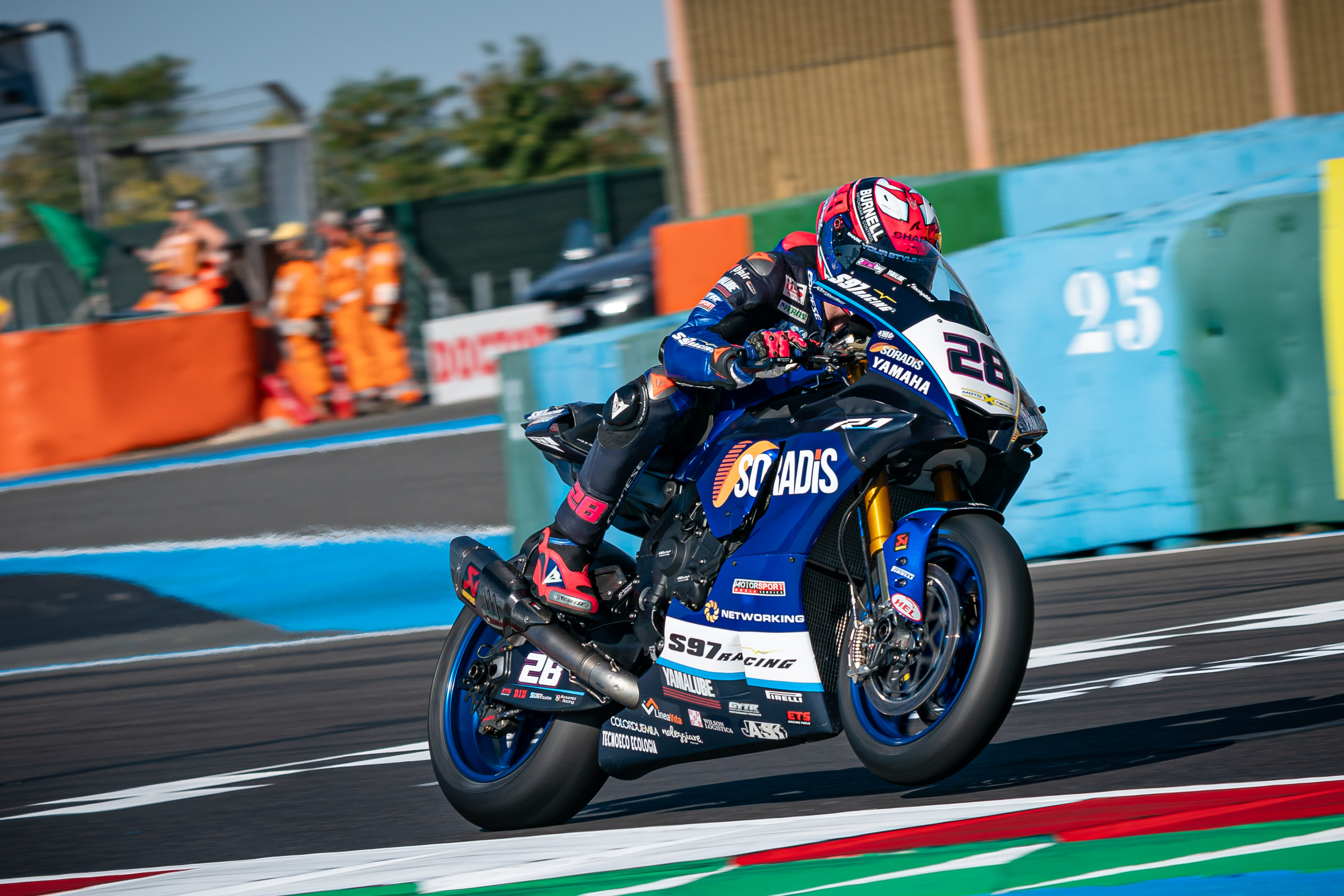 una-caduta-complica-le-prove-libere-di-ray-a-magny-cours