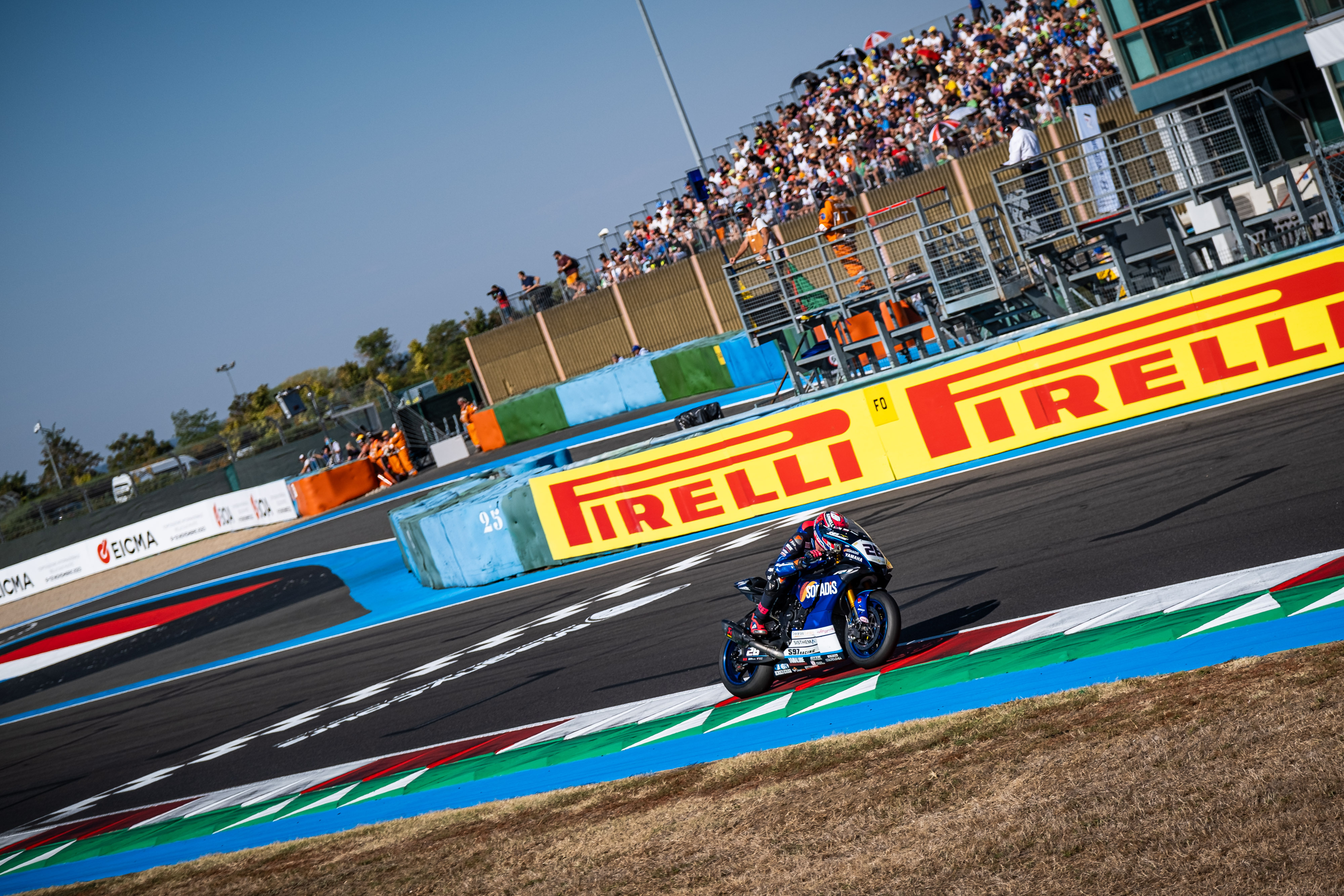 una-scivolata-nega-un-ottimo-risultato-a-ray-in-gara2-a-magny-cours