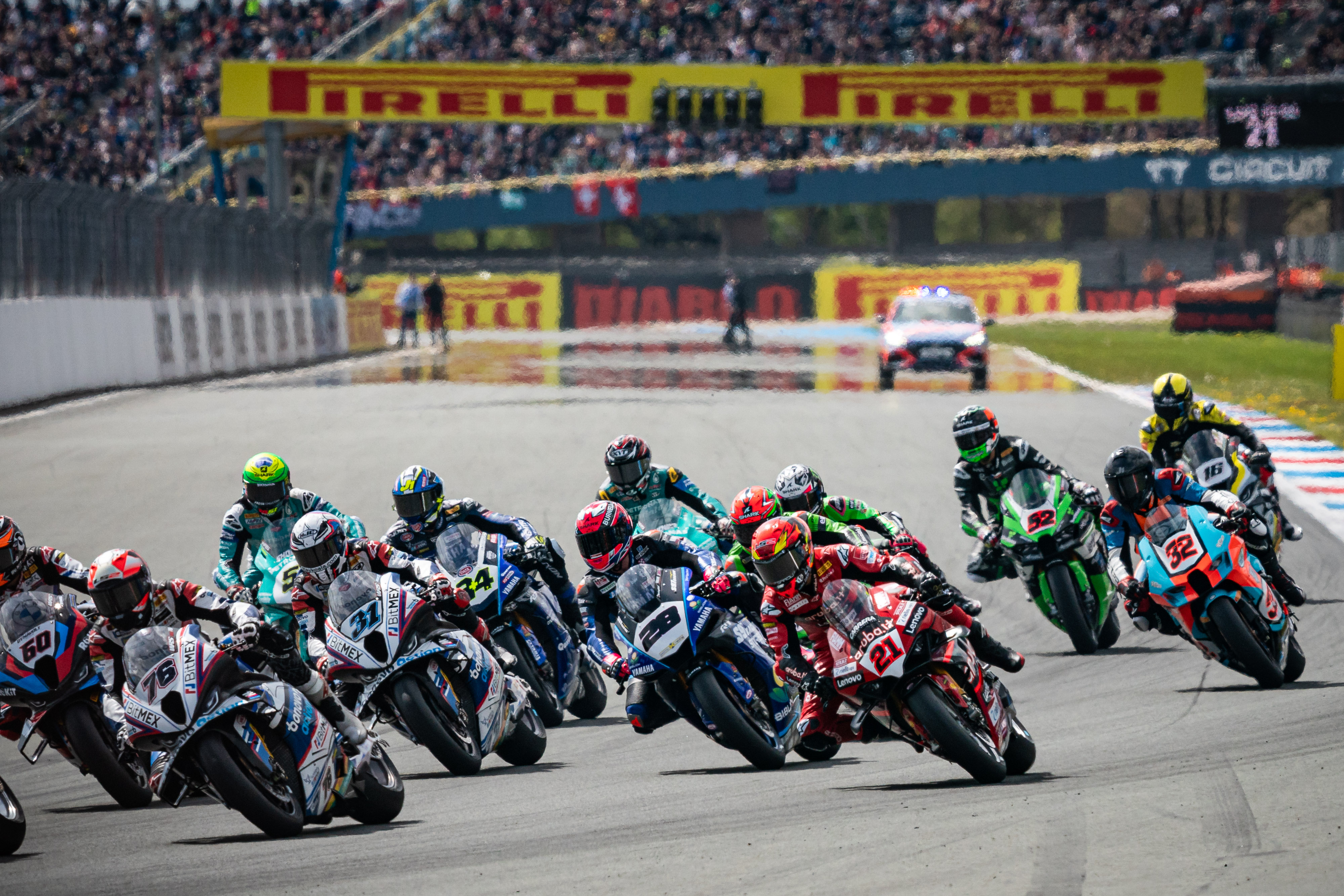 una-scivolata-ferma-ray-in-gara2-worldsbk-ad-assen