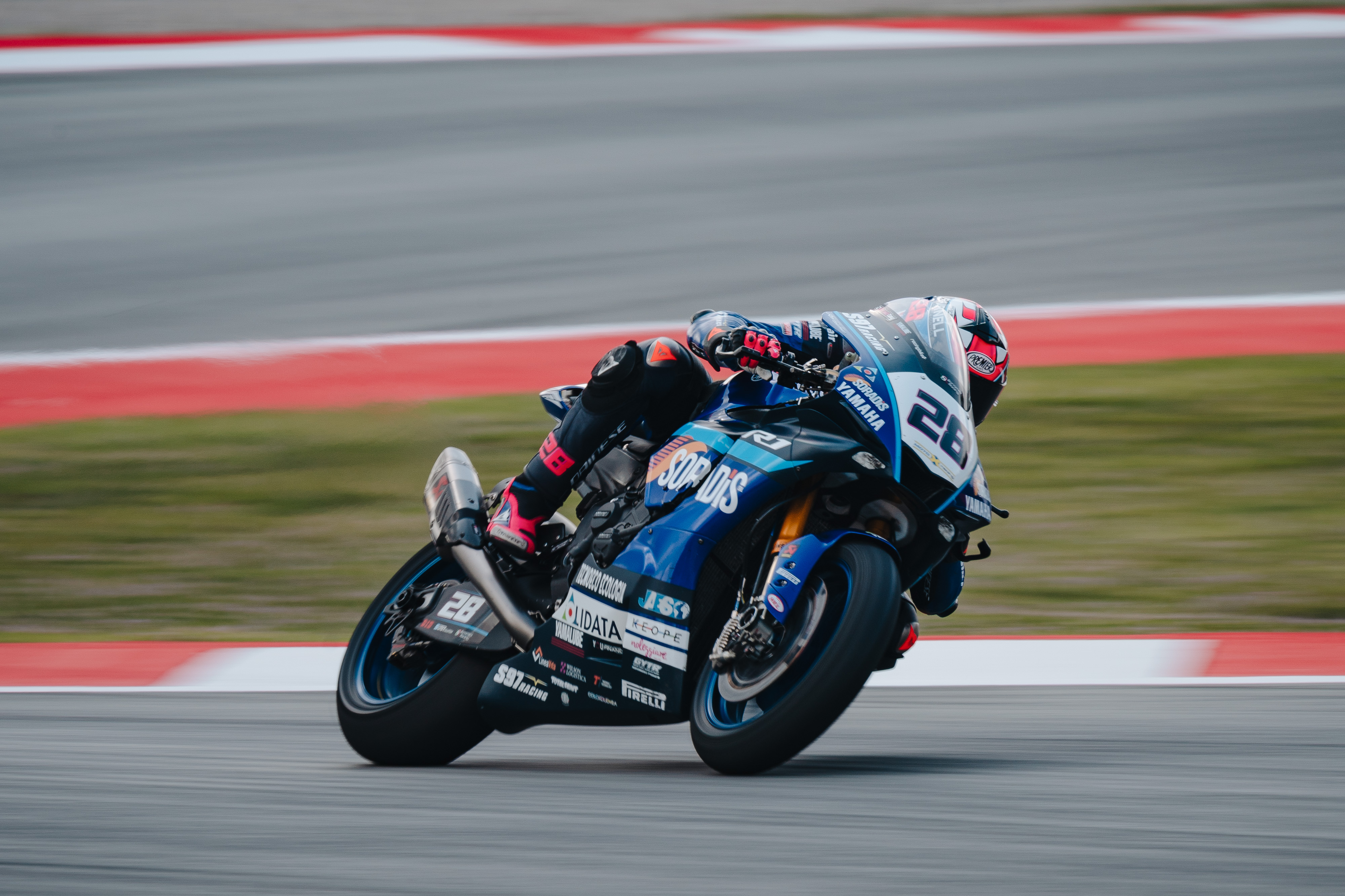 una-caduta-ferma-ray-in-gara2-a-barcellona