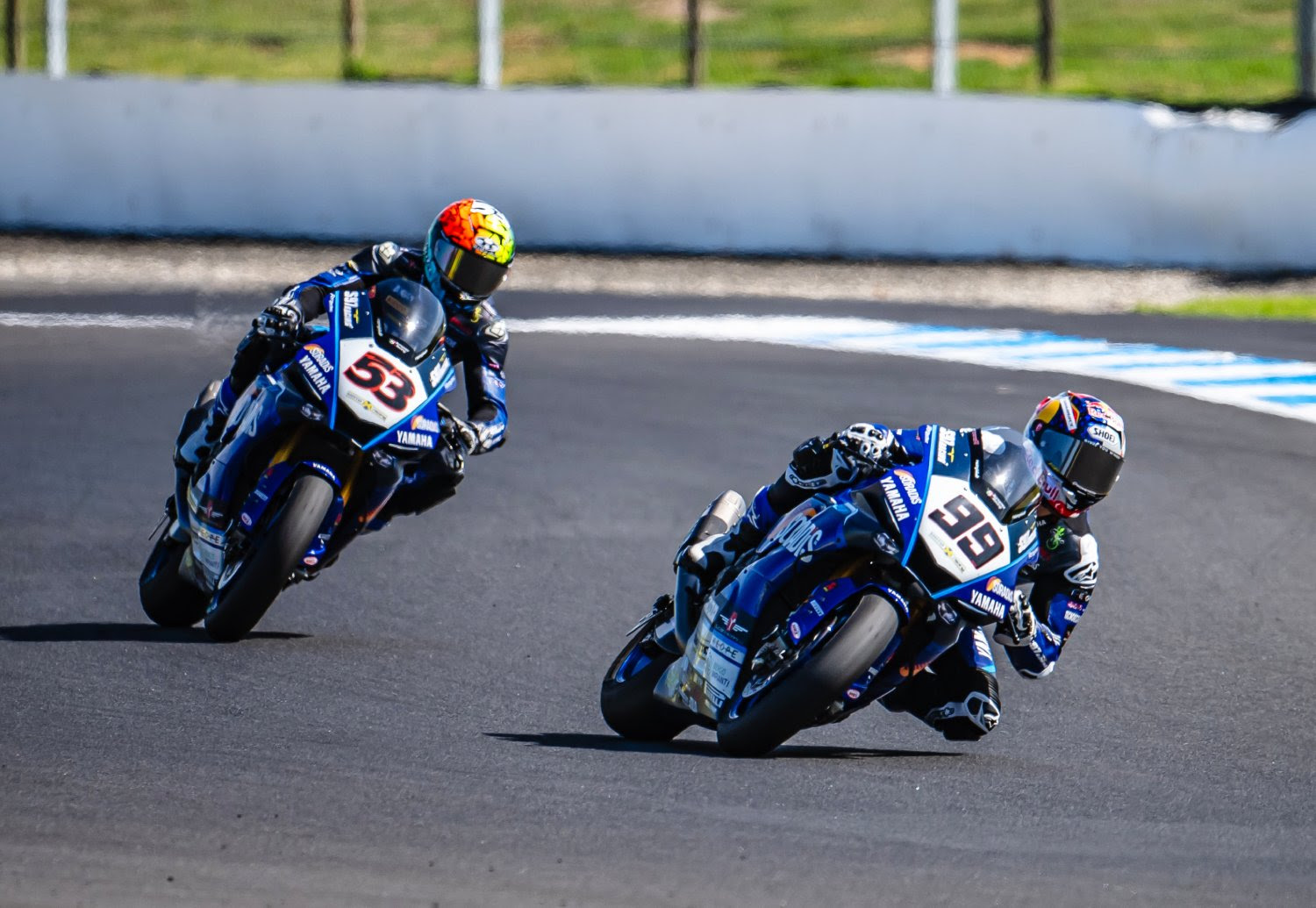 yamaha-motoxracing-worldsbk-team-torna-in-pista-a-portimao-al-debutto-il-team-world-ssp300