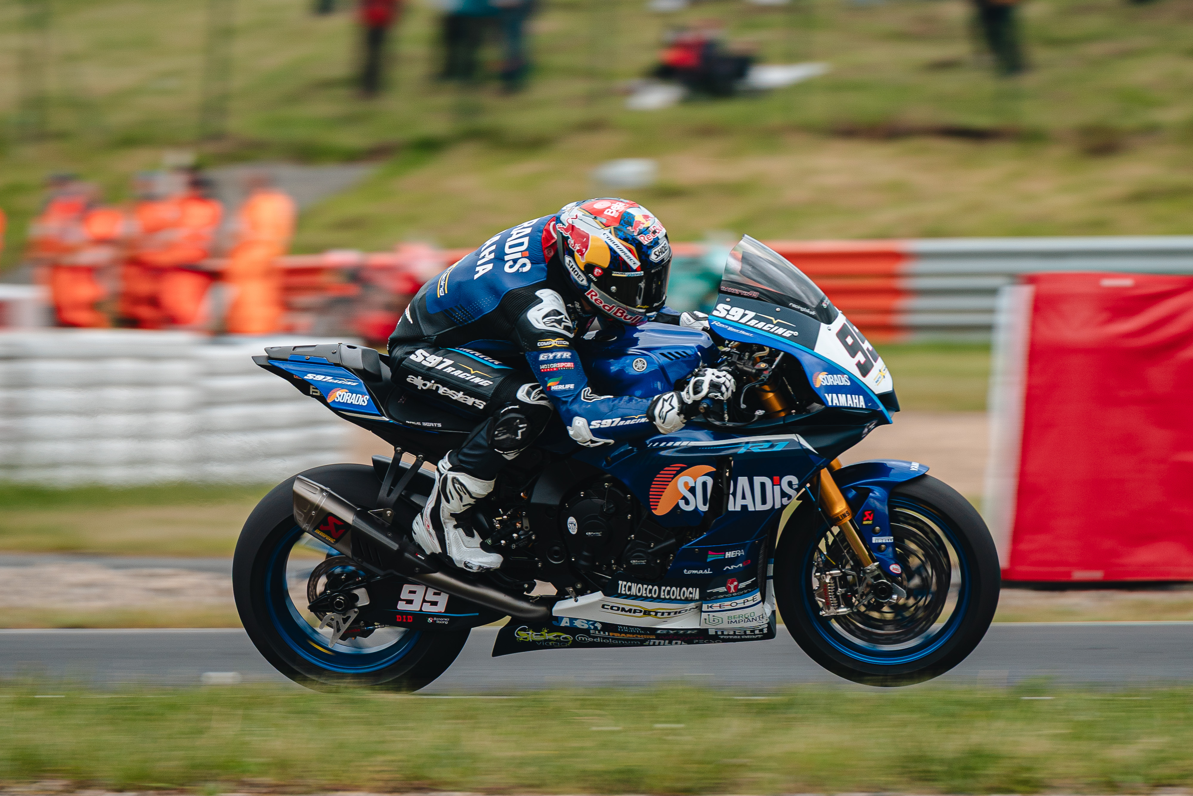 a-misano-rinaldi-debutta-sulla-r1-al-fianco-di-sofuoglu-in-pista-anche-la-ssp300